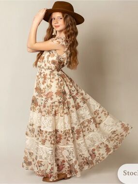 SHIRA DRESS IN SAND FLORAL